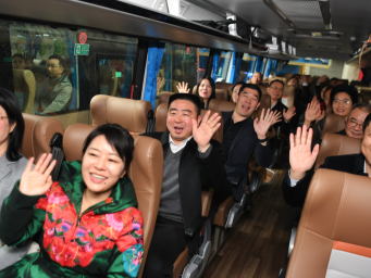 在湘全国人大代表启程赴京