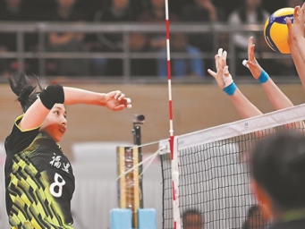 福建女排爆冷全胜 男排绝地反击